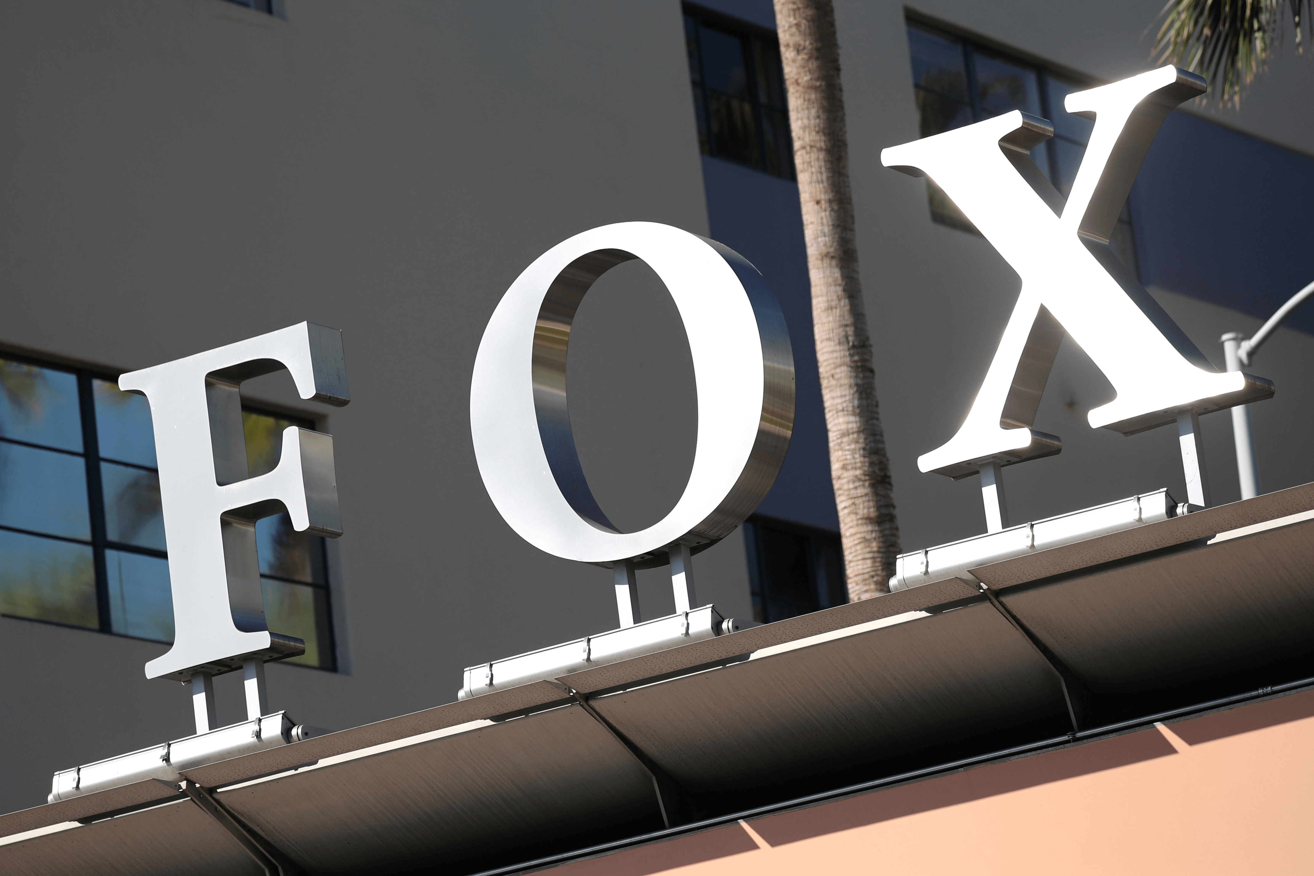 Fox wins right to acquire 18.6% of FanDuel